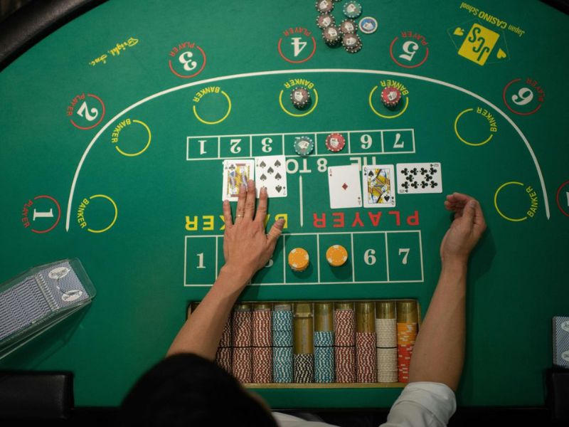 Cách chơi Baccarat rất đơn giản và dễ hiểu.